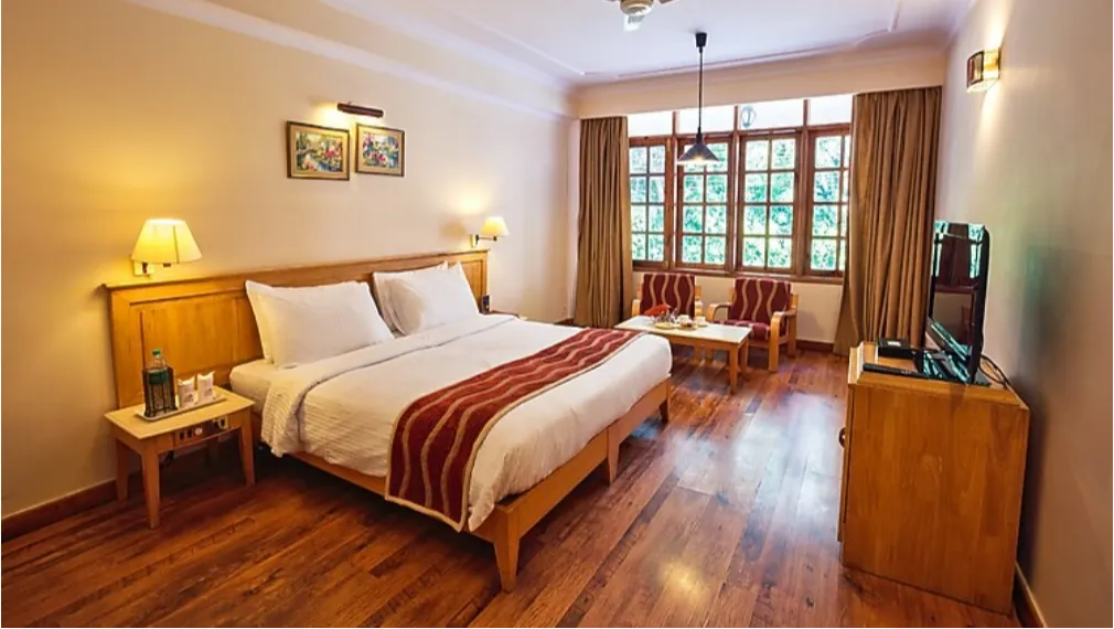 Deluxe room Mall Road Facing with Bathtub